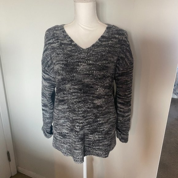 Women's vneck light & dark grey marble sweater size L - Picture 3 of 8